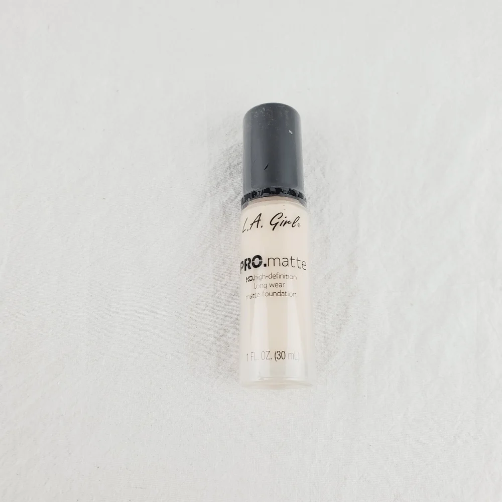 LAST ONE 🔥L.A. Girl PRO.matte Foundation, Ivory, GLM671